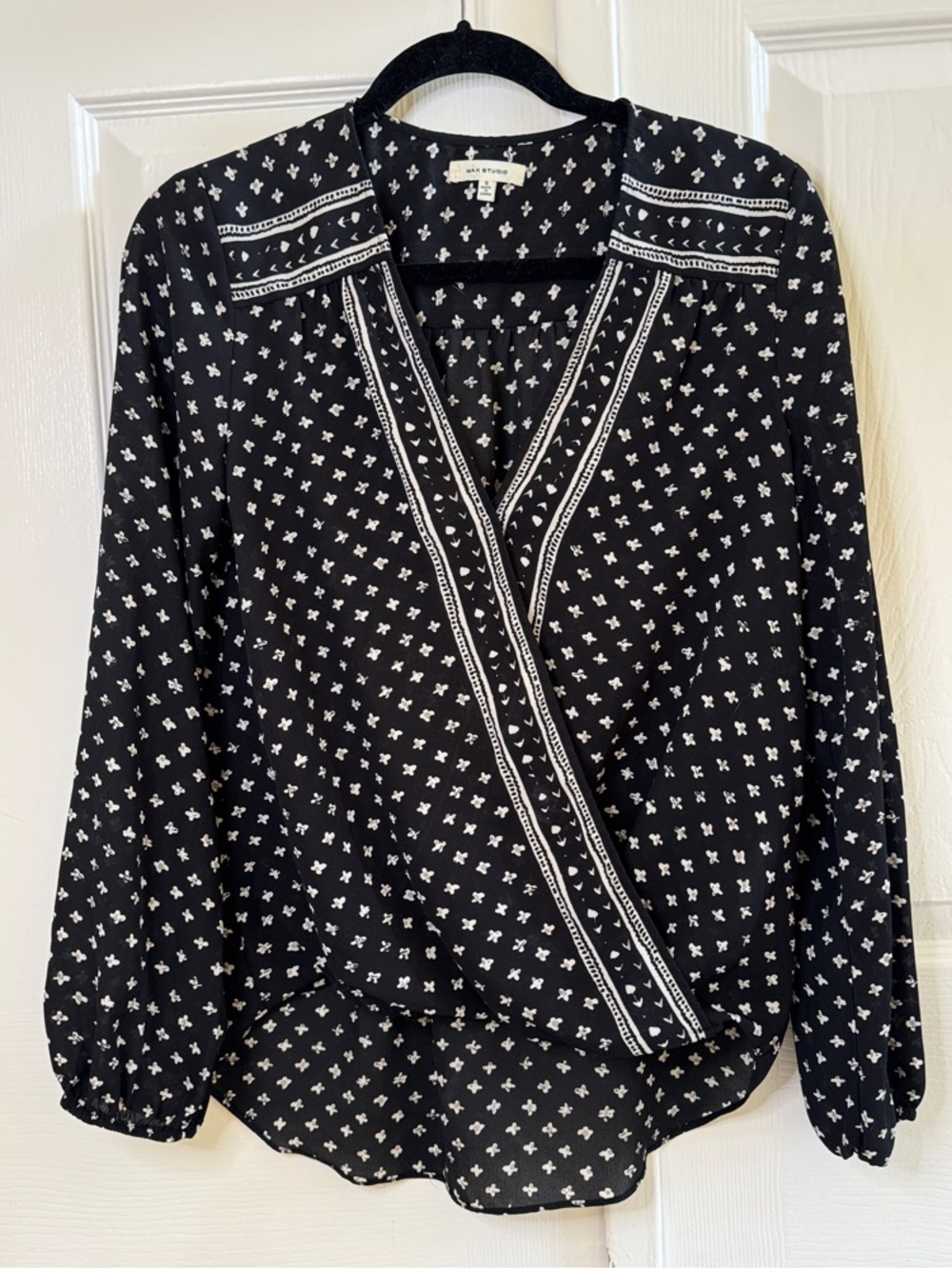 NWOT Max Studio Black and White Geometric Patterned V-Neck Flowy Blouse